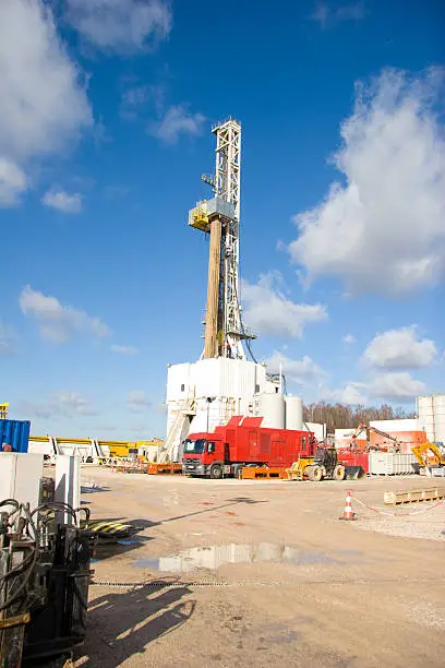 "A land based oilrig, drilling rig drilling for oil or gas, possibly shale gasMore oilfield images:"