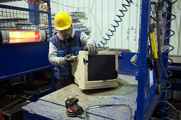 recyklingu odpadów elektronicznych - scrap metal part of metal recycling zdjęcia i obrazy z banku zdjęć