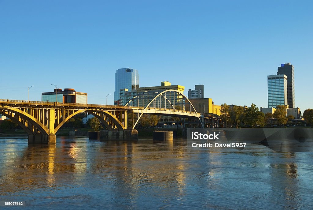 Little Rock skyline, fiume e ponte - Foto stock royalty-free di Arkansas