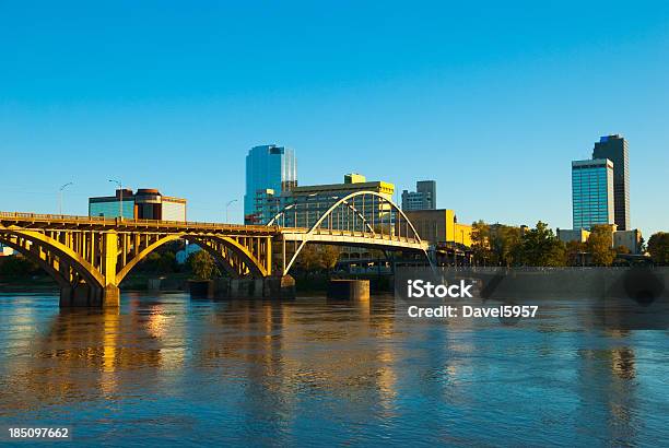 Little Rock Skyline Fiume E Ponte - Fotografie stock e altre immagini di Arkansas - Arkansas, Little Rock, Orizzonte urbano