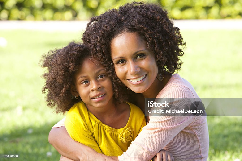 Mère et fille - Photo de 2-3 ans libre de droits