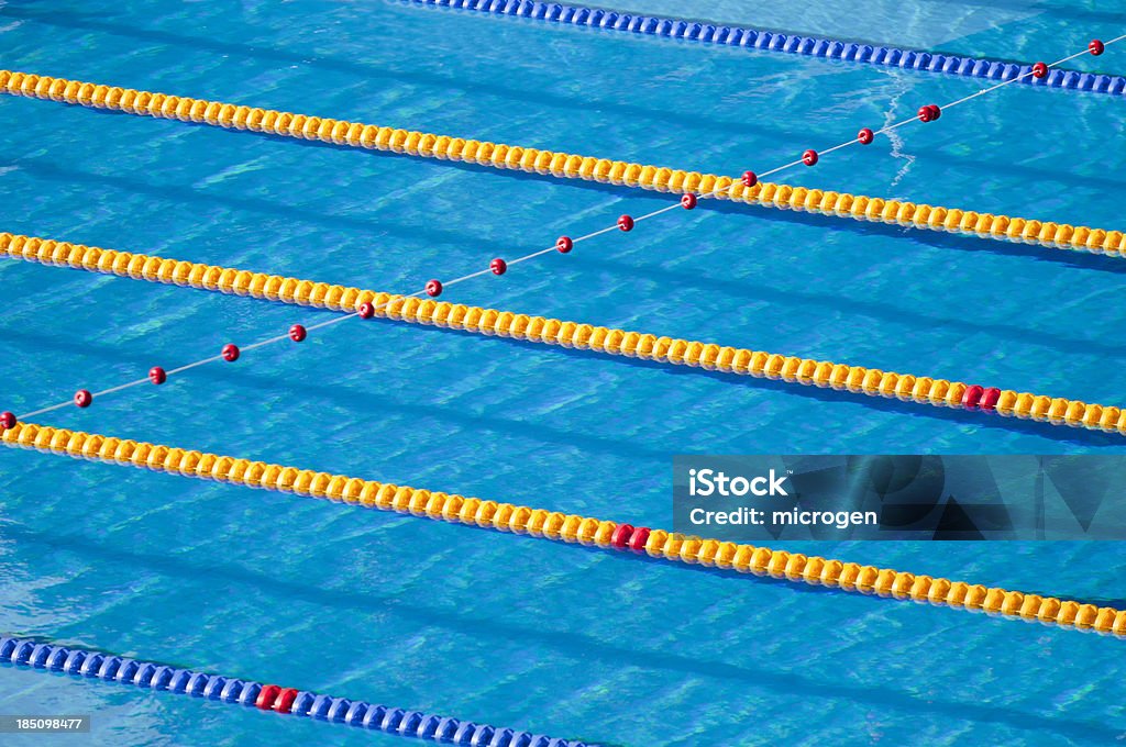 Couloirs de natation - Photo de Piscine pour longueurs libre de droits