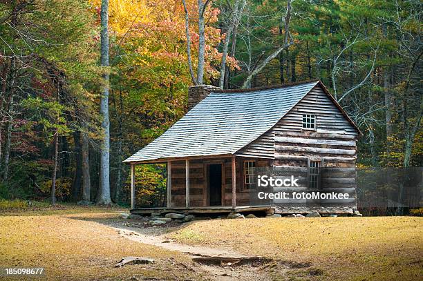 Photo libre de droit de Ferme Cades Cove Great Smoky Mountains À Gatlinburg Dans Le Tennessee Étatsunis banque d'images et plus d'images libres de droit de Maison forestière