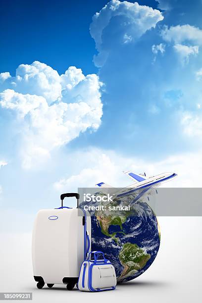 Globe 여행 가방 및 버즘 Blue Sky 배경기술 지구본에 대한 스톡 사진 및 기타 이미지 - 지구본, 여행-주제, 비행기
