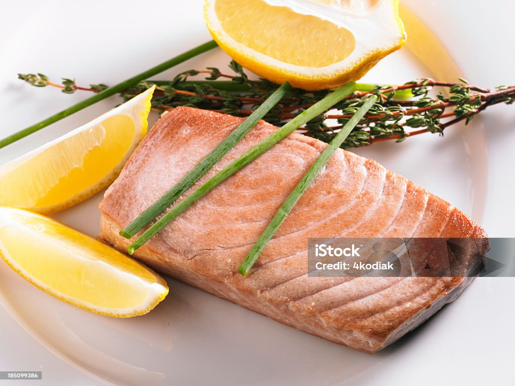 Stek z tuńczyka - Zbiór zdjęć royalty-free (Stek z tuńczyka)
