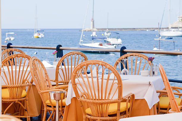 waterside jantar porto d'andratx - dining nautical vessel recreational boat europe imagens e fotografias de stock