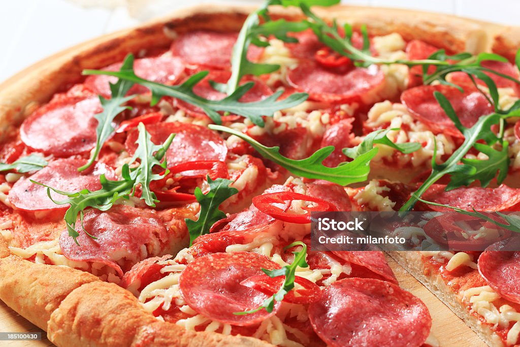 Pizza Salame - Foto de stock de 25 centavos de dólar royalty-free