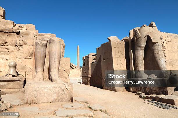 Stałego Colossi Great Temple Of Amun Karnak W Egipcie Luxor - zdjęcia stockowe i więcej obrazów Afryka