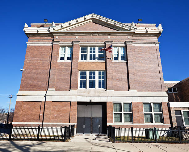 niñas entrada. steve escuela primaria, west garfield park, ch - american flag architectural feature architecture chicago fotografías e imágenes de stock