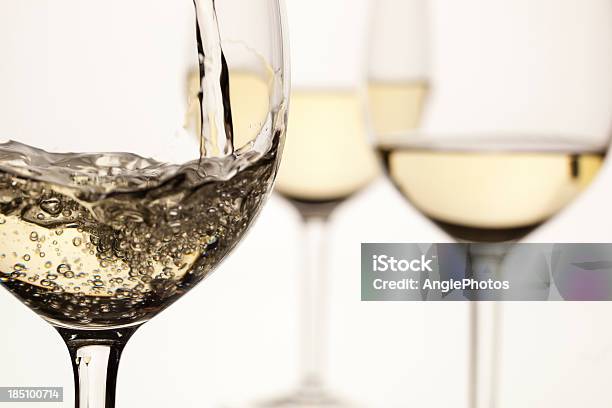 Vino Bianco - Fotografie stock e altre immagini di Vino bianco - Vino bianco, Bicchiere, Vetro