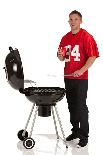 istock Sportsman cooking at barbecue 185101189