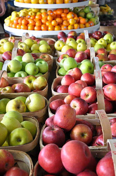 istock Apples Farmer's Market 185102472