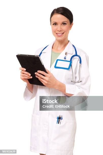 Arzt Krankenschwester Holding Tabletcomputer Isoliert Auf Weißem Hintergrund Stockfoto und mehr Bilder von Abzeichen