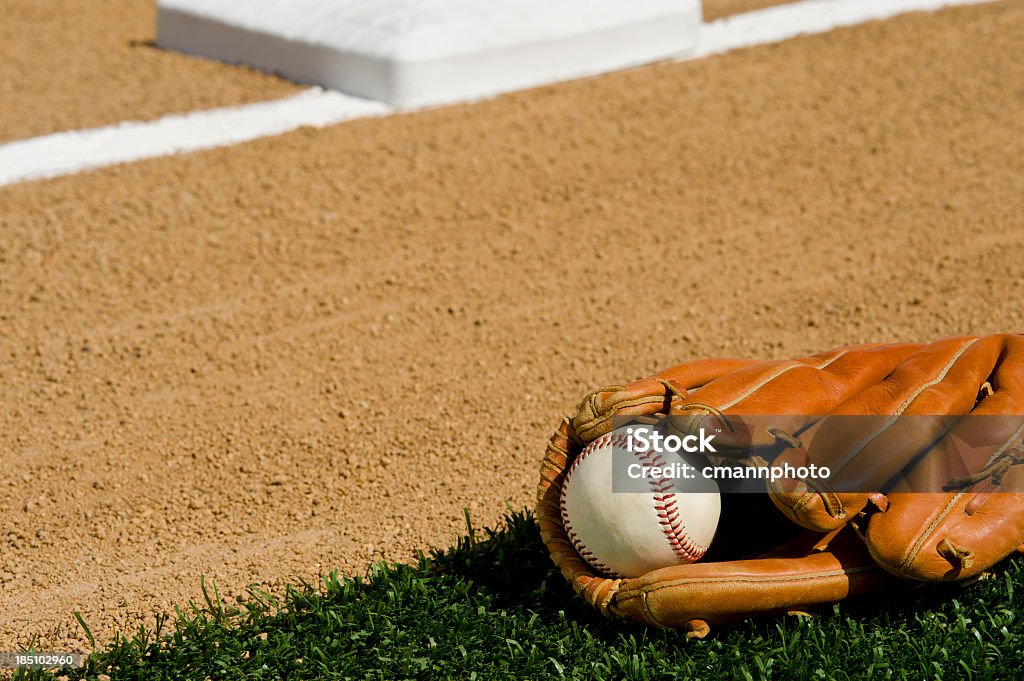 Béisbol-primera base - Foto de stock de Béisbol libre de derechos