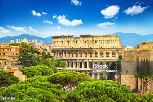 Il Colosseo Di Roma - Fotografie stock e altre immagini di Colosseo - Colosseo, Finestra, Anfiteatro