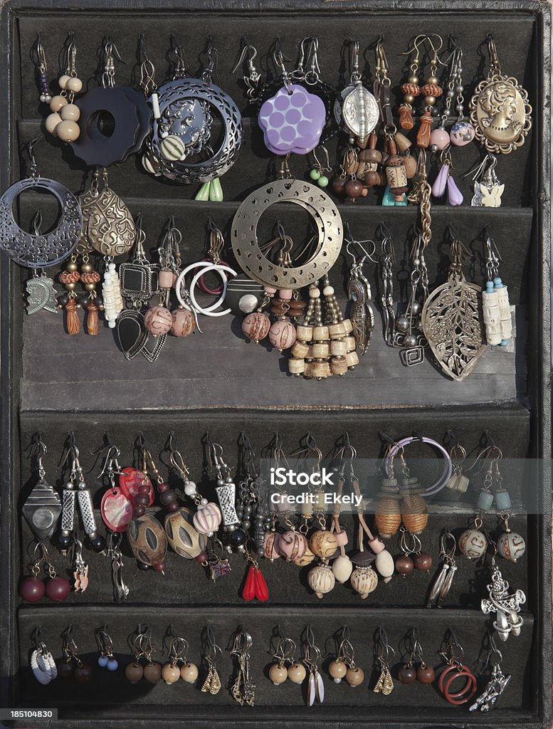 Vintage jeweleries le marché de seconde main. - Photo de Adulte libre de droits