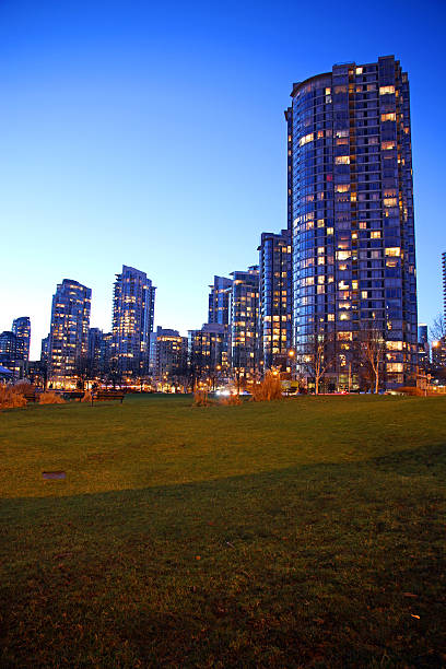 istock Night Slips Over the City of Dream 185104835