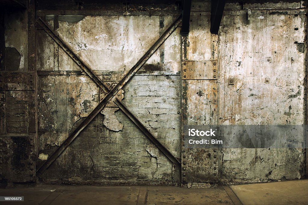 Grunge muro de un origen Industrial Interior - Foto de stock de Fábrica libre de derechos