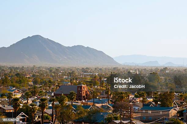 Área Suburbana De La Ciudad De Phoenix Foto de stock y más banco de imágenes de Phoenix - Arizona - Phoenix - Arizona, Salida del sol, Calle