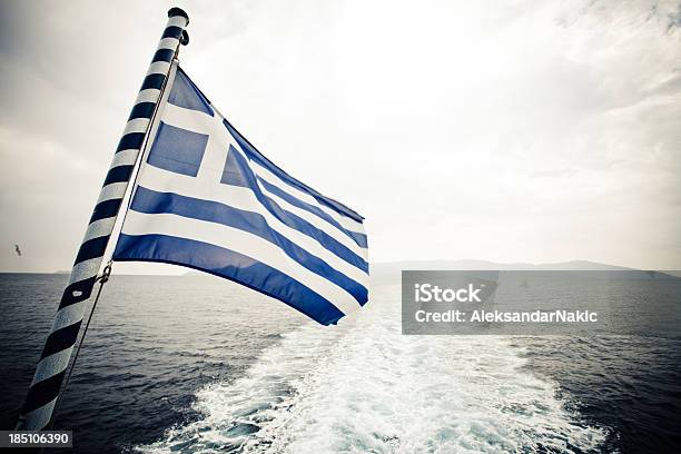 ギリシャの国旗セーリング本土から - アイデアのストックフォトや画像を多数ご用意 - アイデア, カラー画像, ギリシャ