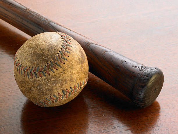 istock Antique bat and baseball on wood background 185106693