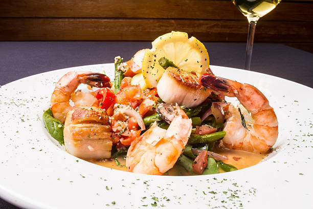 istock Seafood Scampi and White Wine 185107259