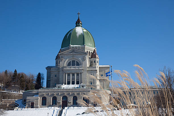 oratório st joseph no inverno, montreal, quebec - st joseph oratory - fotografias e filmes do acervo