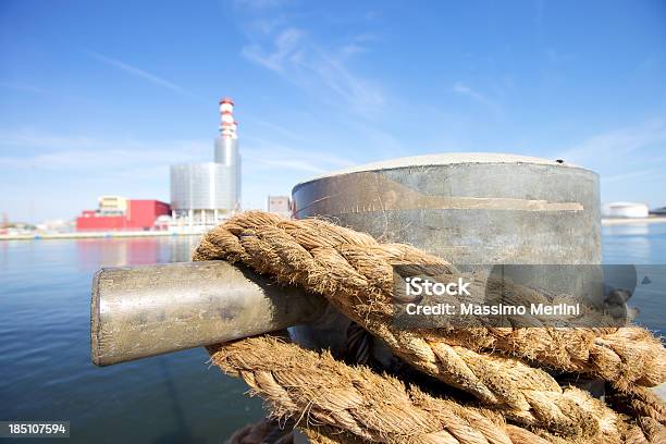 Bolardo Foto de stock y más banco de imágenes de Rávena - Rávena, Amarrado, Bolardo