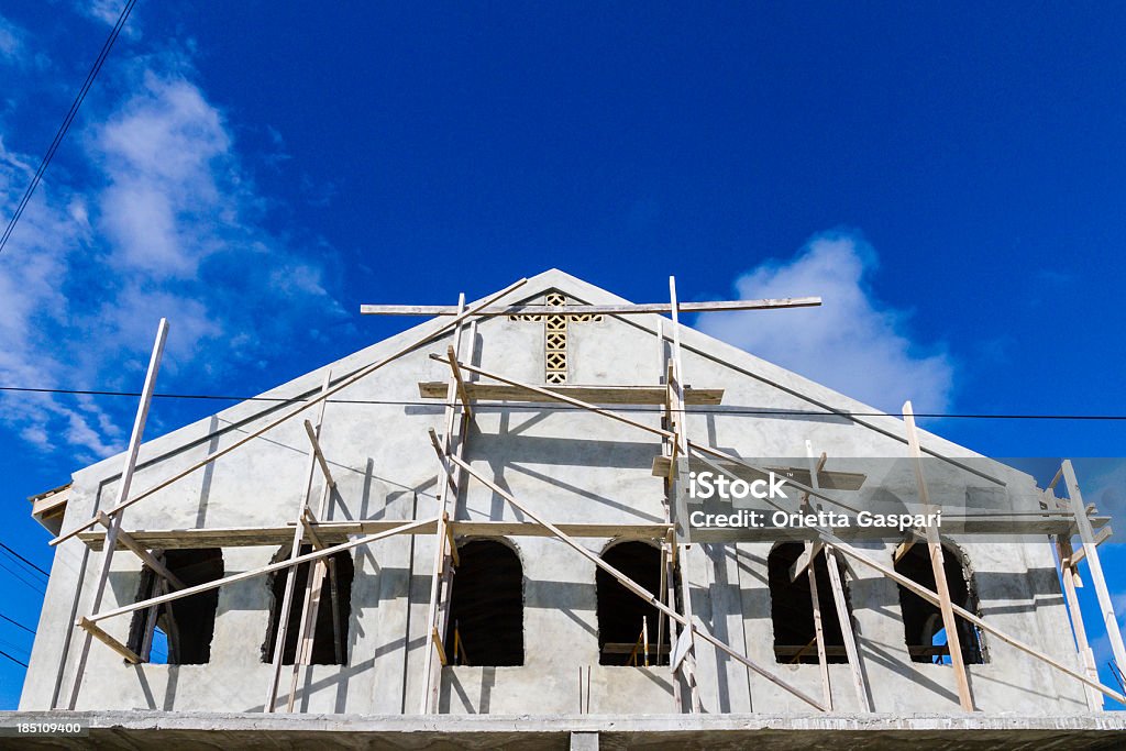 Iglesia En Construcción Foto de stock y más banco de imágenes de Iglesia - Iglesia, Solar de construcción, Sector de la construcción - iStock Iglesia En Construcción Foto de stock y más banco de imágenes de Iglesia - Iglesia, Solar de construcción, Sector de la construcción - iStock