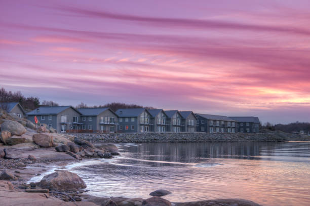 istock Seaside houses in sunset 185109715