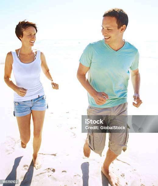 Foto de Fazendo Uma Corrida No Sol e mais fotos de stock de Adulto - Adulto, Areia, Beleza