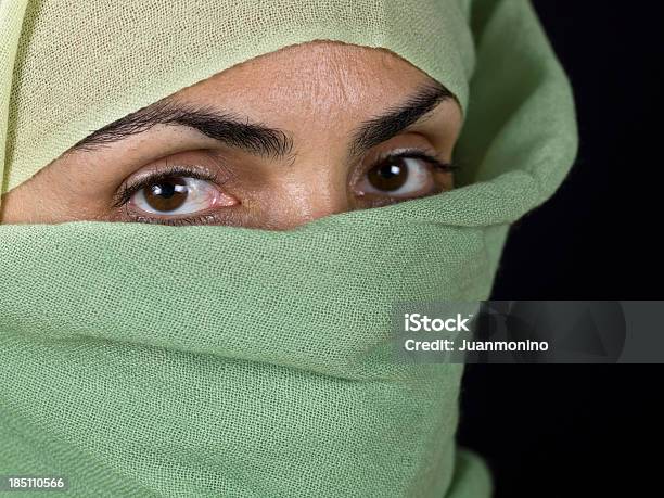 Nahöstlichen Frau In Ihrem Forties Stockfoto und mehr Bilder von Arabeske - Arabeske, Attraktive Frau, Bedecken