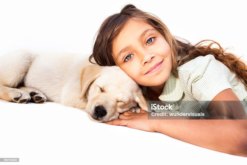 Petite fille de détente avec son animal de compagnie - Photo de Chien libre de droits