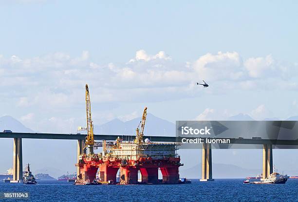 Photo libre de droit de Huile Plateforme Offshore banque d'images et plus d'images libres de droit de Baie de Guanabara - Baie de Guanabara, Brésil, Ciel