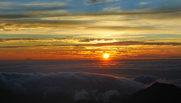 istock Dramatic Sunrise, Haleakala Volcano, Maui, Hawaii (XXXL) 185111117