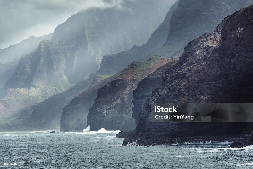 Costa di Na Pali di Kauai alle Hawaii Hz - Foto stock royalty-free di Ambientazione esterna