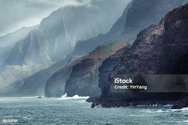 Costa Di Na Pali Di Kauai Alle Hawaii Hz - Fotografie stock e altre immagini di Ambientazione esterna - Ambientazione esterna, Canyon, Canyon Waimea