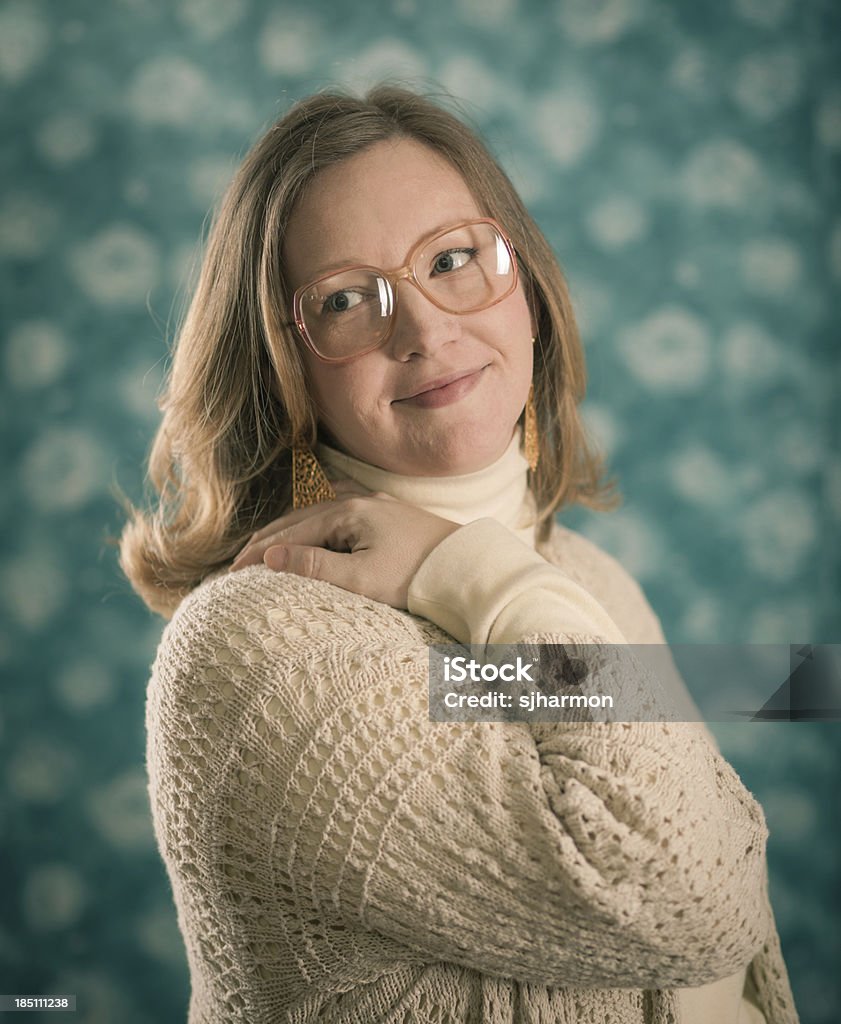 Портрет Фотография блондинка женщина в большие очки 3 - Стоковые фото 30-34 года роялти-фри