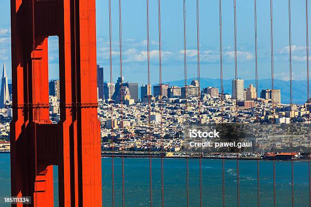 Puente Golden Gate De San Francisco En El Fondo De La Ciudad Foto de stock y más banco de imágenes de Agua