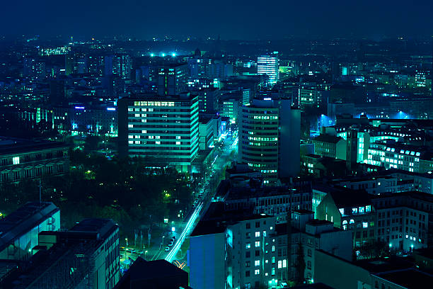 berlin sur la ville, vue aérienne de nuit - berlin germany germany antenna skyline photos et images de collection