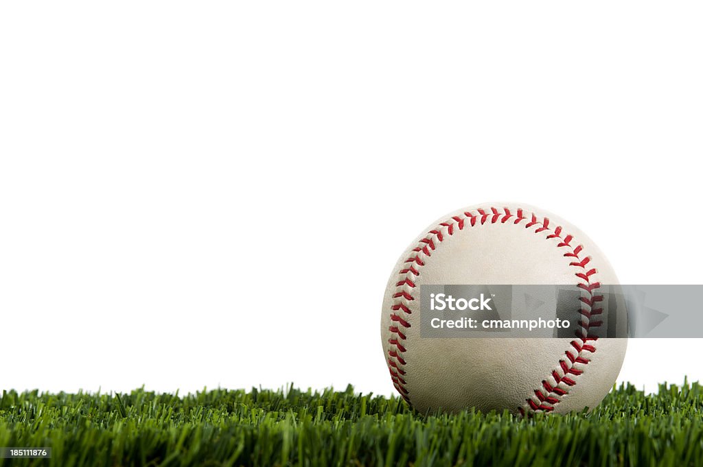 Beisebol na grama contra um fundo branco - Royalty-free Basebol Foto de stock