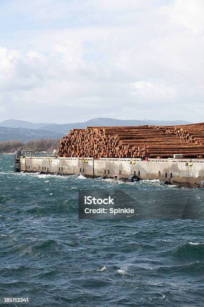 Photo libre de droit de Log Des Exportations banque d'images et plus d'images libres de droit de Bassin de radoub - Bassin de radoub, Bois coupé, Bois de construction