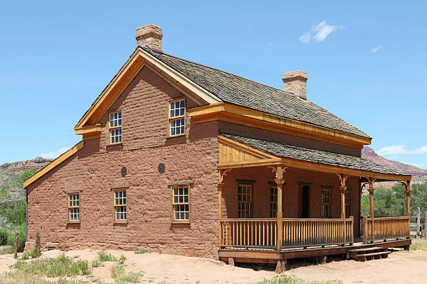 istock historic saloon in Utah against blue sky 185114019