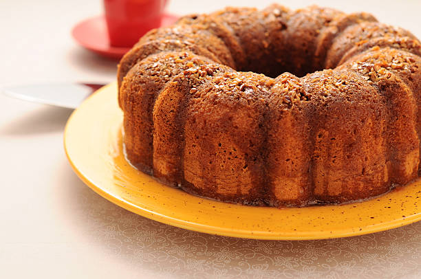 ciambellone al rum - coffee cake foto e immagini stock