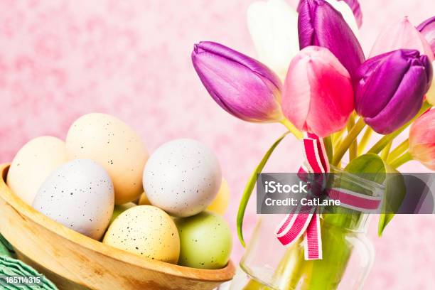 イースター卵と Springtulips - イースターのストックフォトや画像を多数ご用意 - イースター, イースターエッグ, カラフル