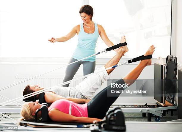 Pilates - zdjęcia stockowe i więcej obrazów Pilates - Pilates, Trener, Instruktor