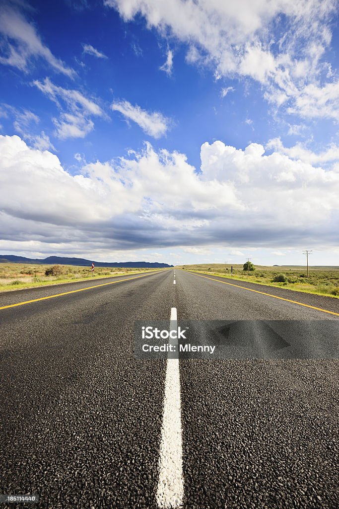 Infinite autostrada a Sud Africa - Foto stock royalty-free di Autostrada
