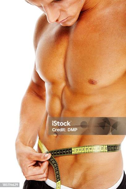 Muscular Jovem Medir Sua Abs - Fotografias de stock e mais imagens de Abdómen - Abdómen, Abdómen Humano, Adulto