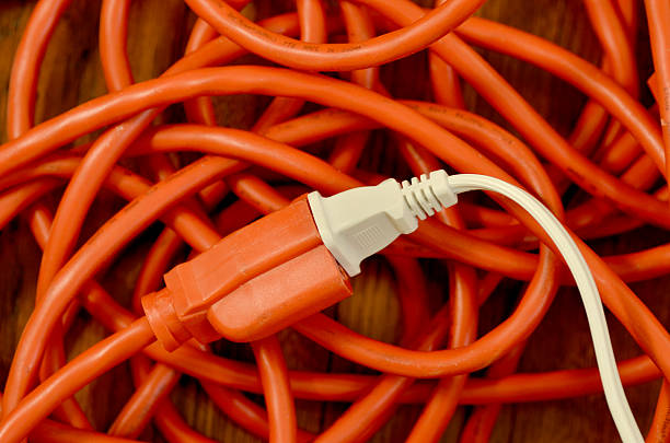 cabo elétrico conectados em cabo de extensão - extension cord - fotografias e filmes do acervo