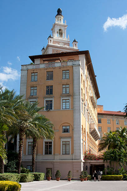 istock Side entrance to hotel 185116617